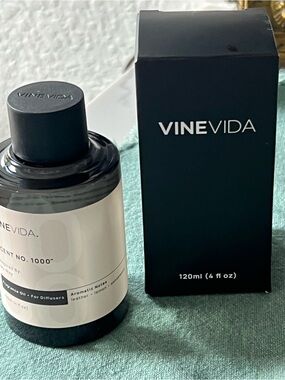 VINEVIDA Scent No. 1000 Reed Diffuser Oil - Black & Cream